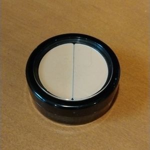 Corrector Concealer/Foundation Light Beige color